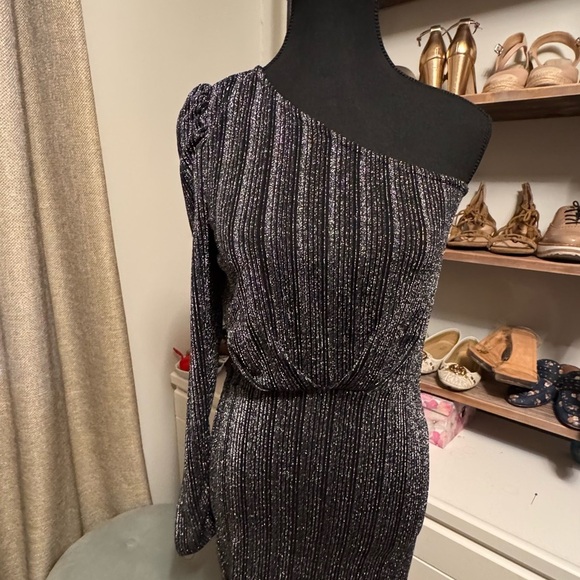 H&M One-Shoulder Black Dress - Picture 6 of 9